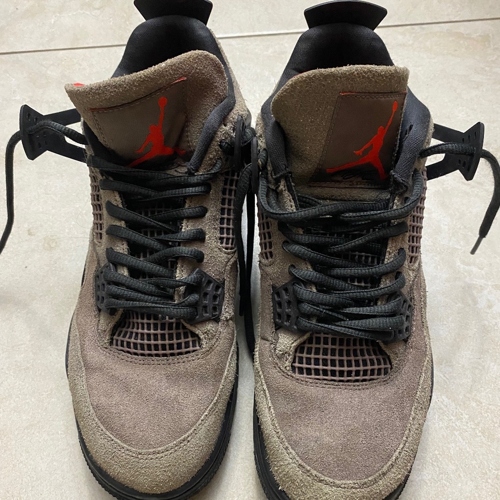 Air Jordan 4 Retro size 7.5